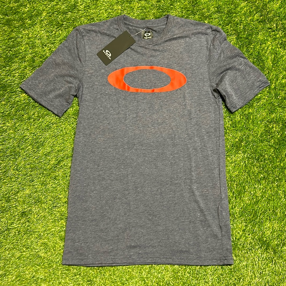 Oakley NWT tshirt size XS